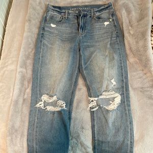 American Eagle Mom Jeans Light Wash